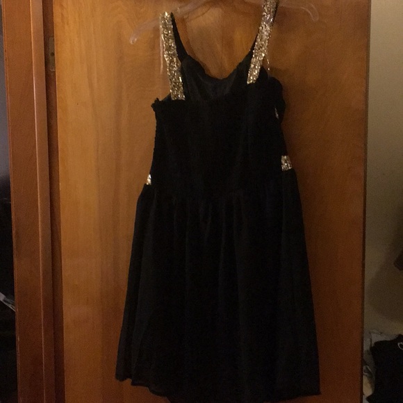 Dress - Picture 2 of 4